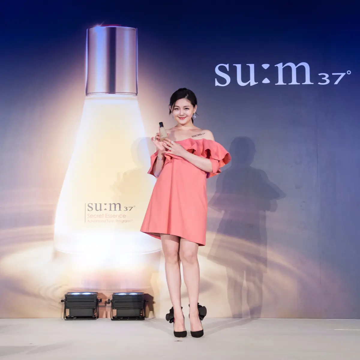 來自韓國的「su:m37°甦秘」的溫度保養，跟著美容大王大S 一起打造反光無瑕肌！  