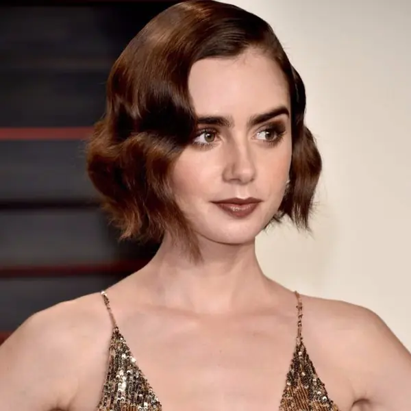 與奇洛李維斯合作的新戲預告曝光！演厭食症患者的 Lily Collins 也太骨感了吧！