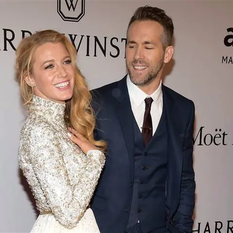 Blake Lively 與 Ryan Reynolds 一家四口亮相！兩位 BB 實在太可愛了！