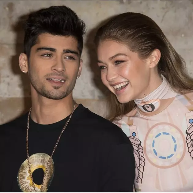 Gigi 跟 Zayn Snapchat 親親放閃無極限！網友：史上最可愛情侶！