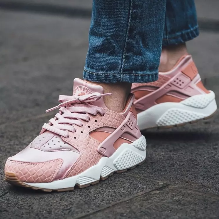 試問哪個女生能抗拒珊瑚粉色？ Nike Air Huarache 推出「Pink Glaze」款式