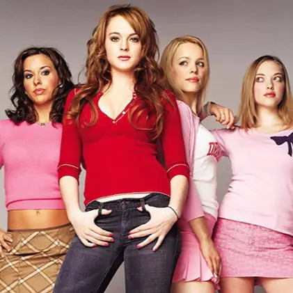 90 年代的集體回憶《Mean Girls 2》要回來了嗎？！來聽 Lindsey Lohan 的親身剖白，再回顧四大女神的今昔對照吧！