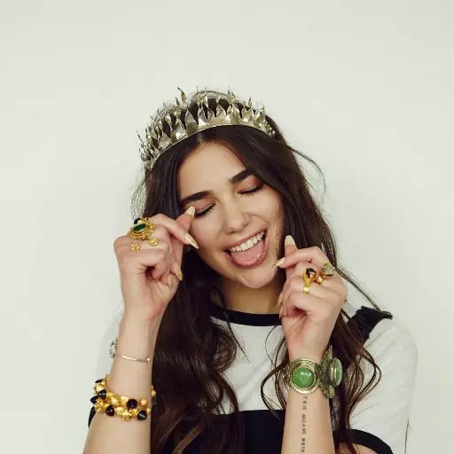 超辣「危險系」女歌手問世！準備好跟著 Dua lipa 引爆街頭了嗎？