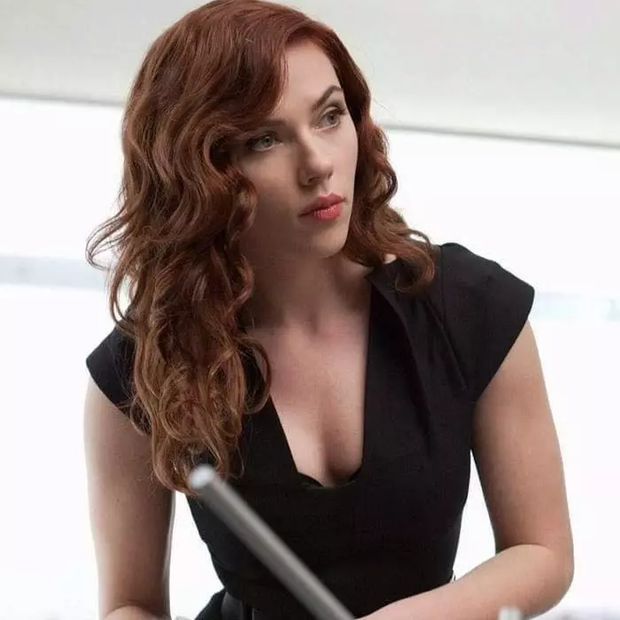 究竟她是如何塞進黑寡婦的超緊身衣裡？Scarlett Johansson 鍛鍊誘人身形秘訣大公開！