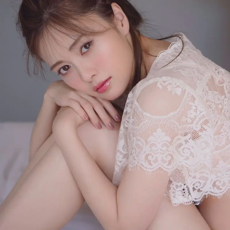 把持不住！乃木坂 46「白石麻衣」清純女神解禁　首度曝光大膽內衣寫真照片！