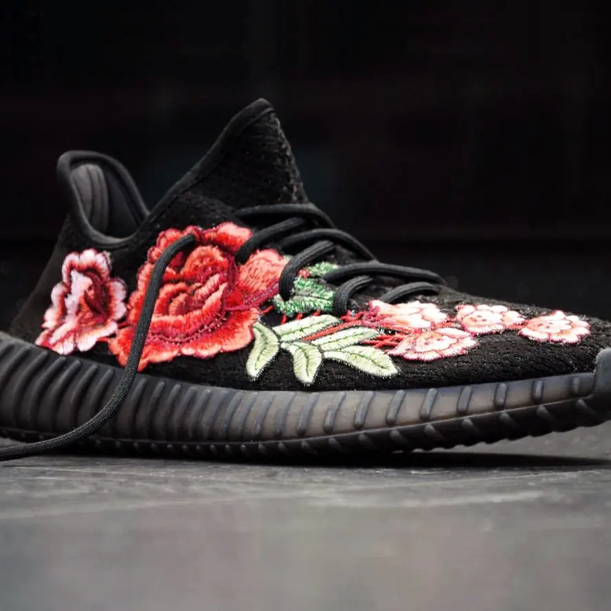 YEEZY BOOST 350 v2 　刺繡花朵版本超精緻！