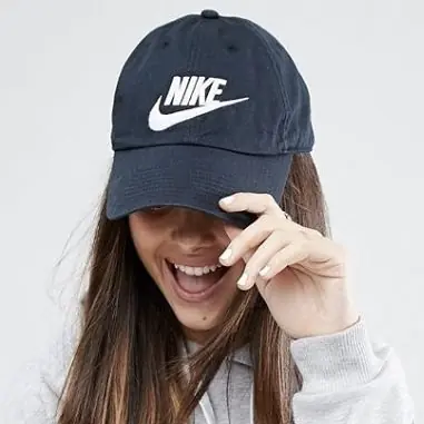 2016 大回顧，盤點 7 項網路熱搜「國民單品」　網友表示 : 老帽就是要戴 NIKE ！