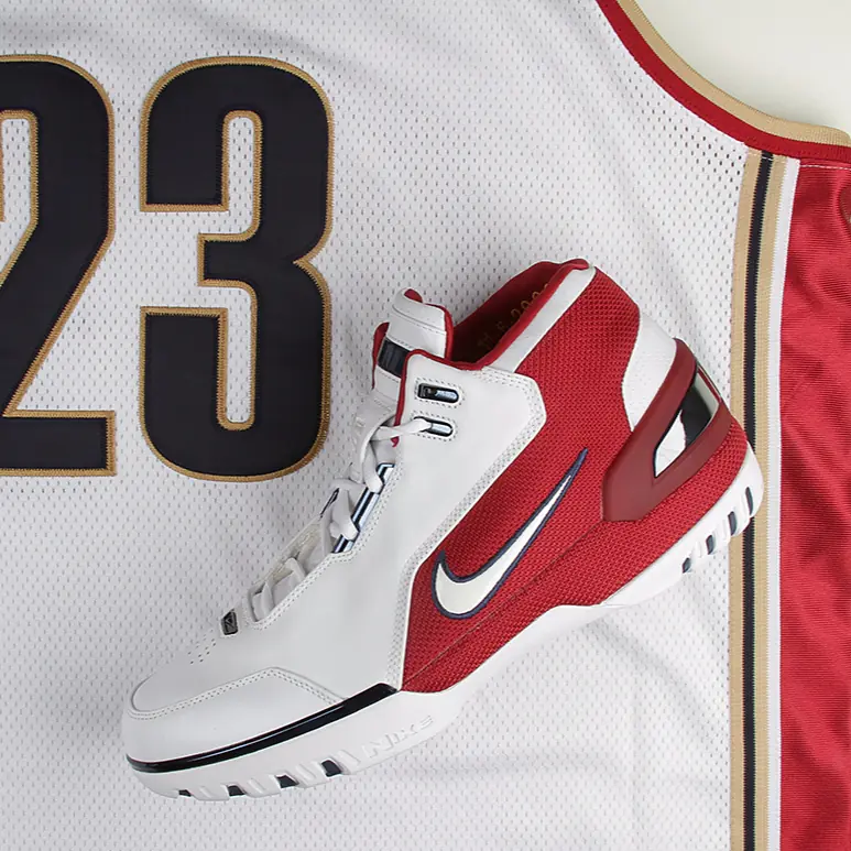 小皇帝 Lebron 與 NIKE 的第一次！ Nike Air Zoom Generation 霸氣復刻