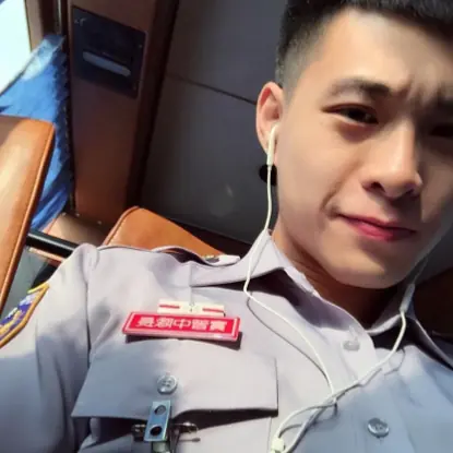 簡直引誘犯罪！特搜 Instagram 5 位鮮肉帥警　網友節操歸零：逮捕我吧！