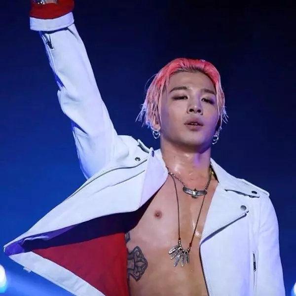 天然呆！太陽 @ Bigbang 歐洲之旅被騙，傻傻分不清：這是友情之手鏈！