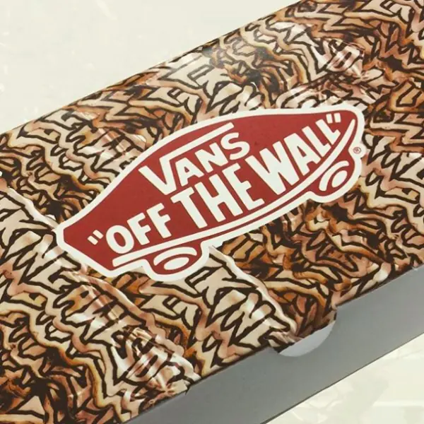 是滑板人都懂 Fucking Awesome x Vans 的屌度吧！光是鞋盒擺出來就嚇翻那些假 Sk8ter！