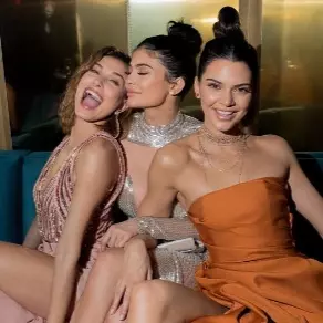 找找看：最新錯覺圖！Kendall Jenner 的美腿在哪裡了？
