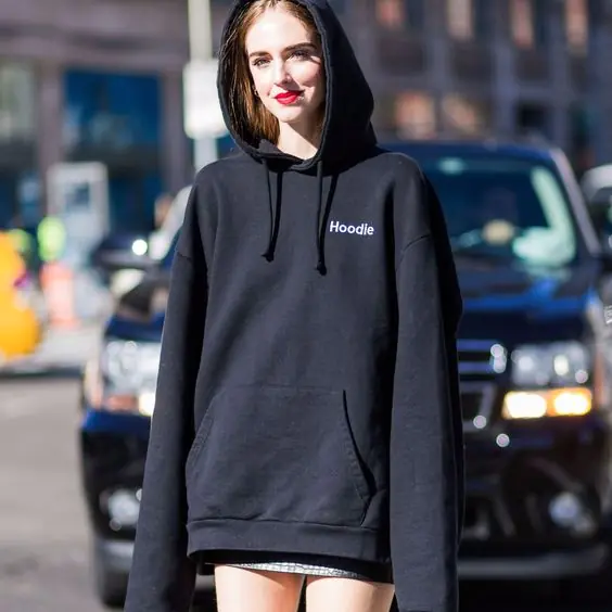 男裝女穿正熱！這件 Balenciaga 新發佈的男裝 Hoodie，勢必成為 IT Girls 力捧款式！