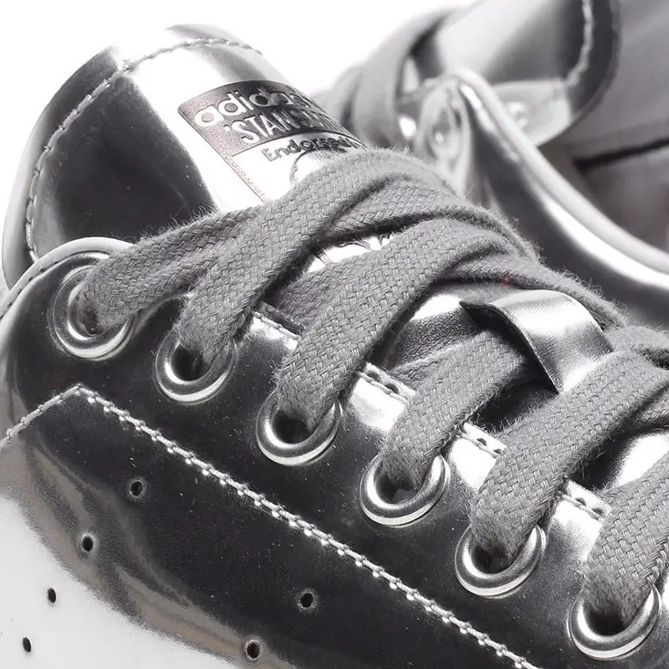 太閃了吧！「Stan smith boost」 全新 3 款金屬配色系列準備搶功荷包　網友 : 這玫瑰金...