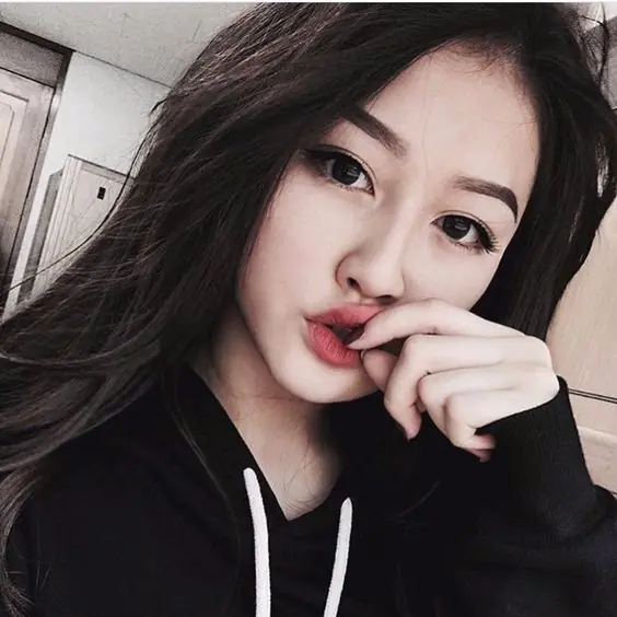 心型唇膏和胭脂也太美了吧！這套超甜美的限量情人節彩妝系列，竟全也不過 150 元！