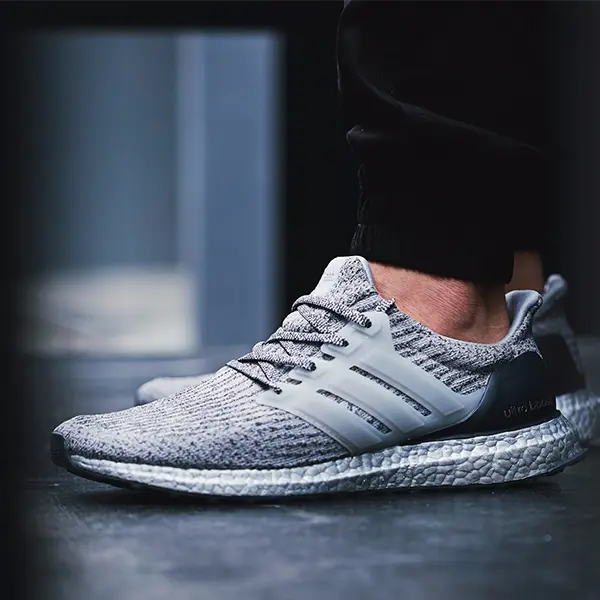 這是屬於未來的配色！adidas 終於出手，超高端限量銀灰色 BOOST 現身！