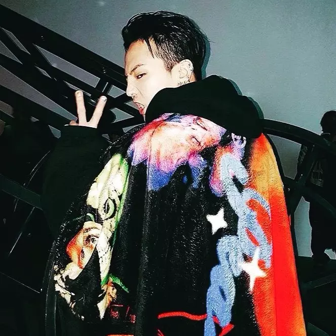 時尚一哥 GD 就是狂！巴黎辦 PEACEMINUSONE 展覽　只有 VIP 能進去！