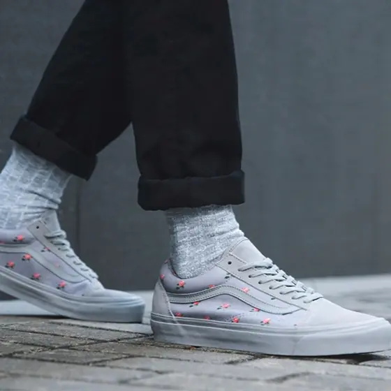 Undercover x Vans 聯乘鞋款：當街頭味十足的 Vans Old Skool 遇上小碎花⋯⋯
