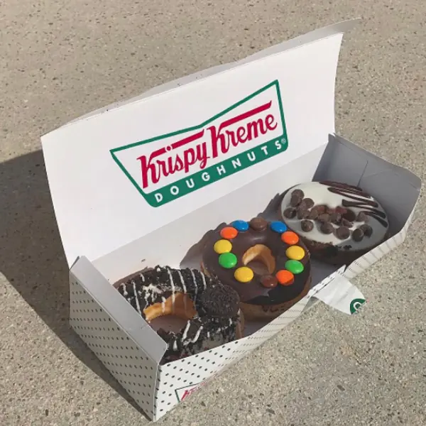 甜甜圈控怎能錯過？ Krispy Kreme 推出跨界三聯名，滿足熱愛巧克力的你！