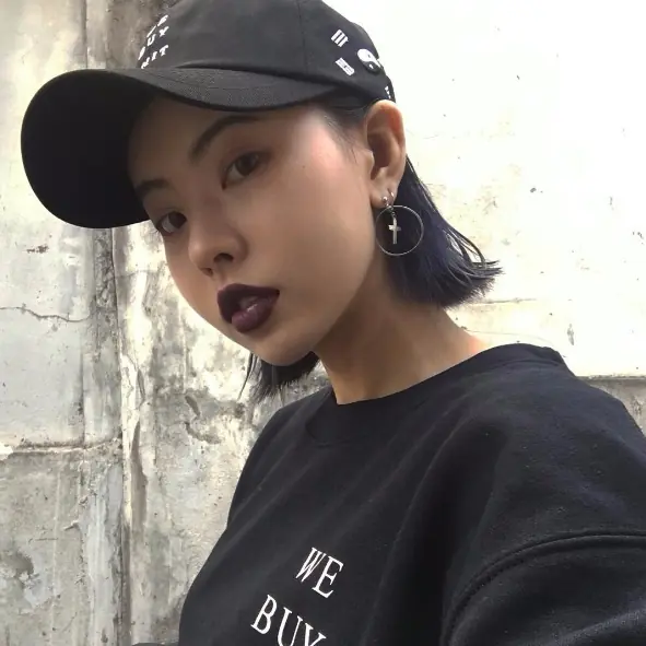 暗黑系潮妹必讀的「厭世唇須知 Top 4 」！網友：這樣畫才夠辣...