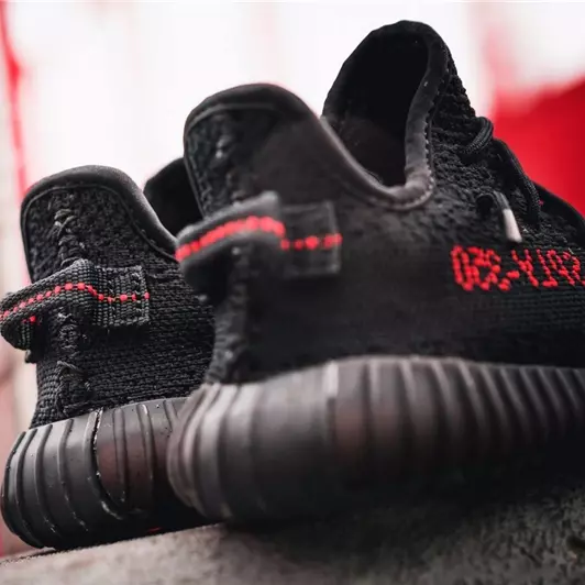 每週鞋報：2017 年的首雙YEEZY BOOST 350 要來了，余文樂中了聯名的毒這次又找到VANS 做了兩雙鞋