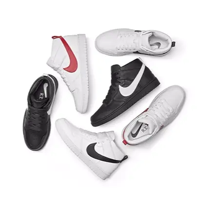 還是這個「大勾勾」最好看！繼 Nike Air Force 後 RT 再出招，原來 Dunk 也能這麼時尚！