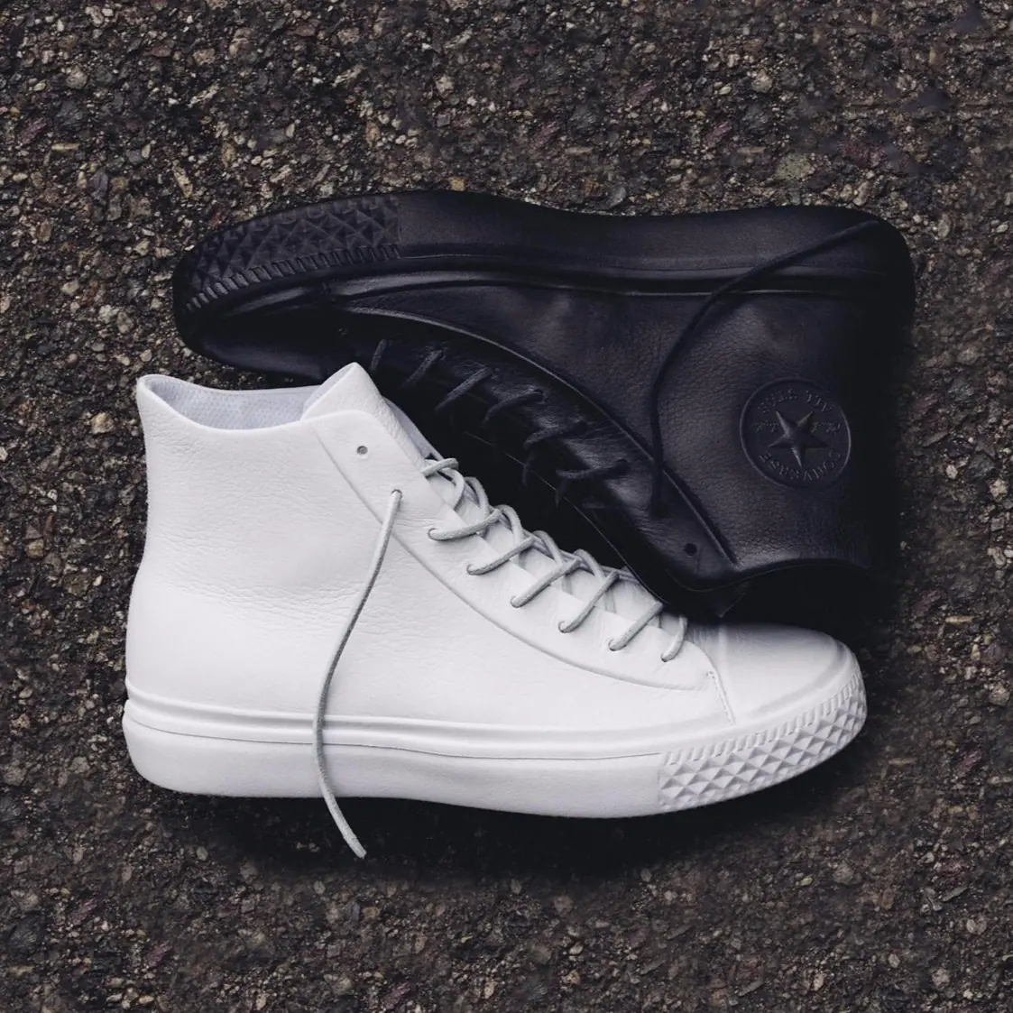 質感完美滿分！想買一雙全黑／白鞋款？Converse 新推出這兩對必定是首選！
