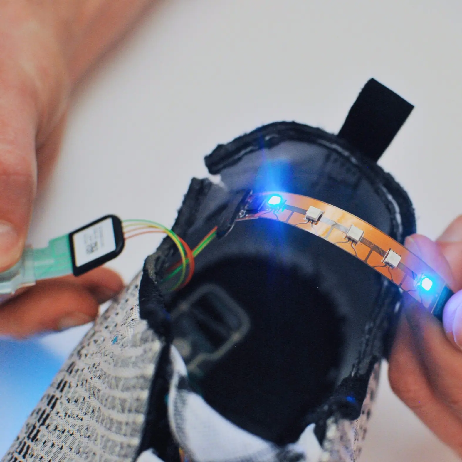 解剖自動綁鞋帶神鞋！Nike HyperAdapt 內部構造原來長這樣