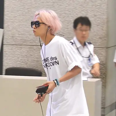 連 GD、陳冠希都穿過！這 5 個潮牌惡搞名牌後居然比本尊還紅
