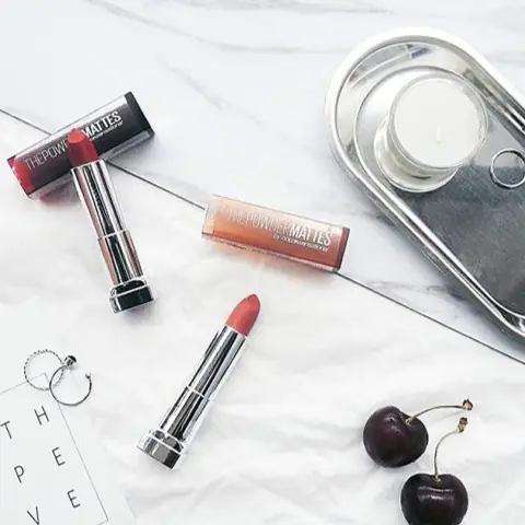 Maybelline焦糖裸和Etude HouseBE109～兩支不顯唇紋的霧面磚裸色CP值爆高！奶油般古溜超級美～不要再分享買不到的液態霧面唇膏!