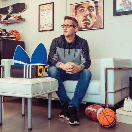 YEEZY 系列推手　adidas 副總裁 Jon Wexler 鞋牆公開！