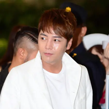 「南韓第一美男」張根碩去年發福成臃腫大叔　花 7 個月拚命瘦回瓜子臉！