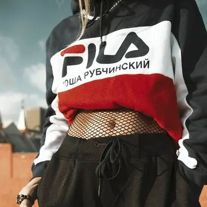 就是愛這大 LOGO 啦！老牌「FILA」再推新品 網友：真的越出越好看！