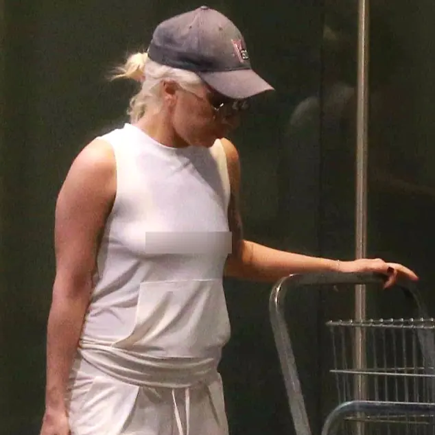 女神激凸降臨！ Lady Gaga 意外低調與新男友 Christian Carino 逛超市
