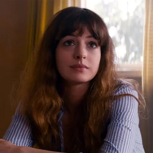 女神大戰怪獸？Anne Hathaway 在新戲《Colossal》中重拾傻大姐角色，必會大放笑彈！