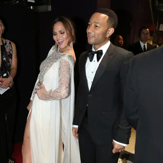 根本是段子手！約翰傳奇老婆 Chrissy Teigen 推特超有哏　已經成為美國網路紅人！