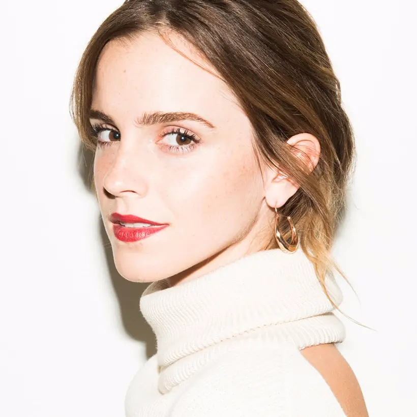 明星的衣櫥一定全是名牌？Emma Watson 公開她的衣櫥，原來她的衣帽間是這樣的！