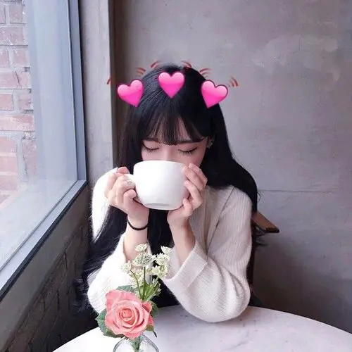 揭露泡菜咩的「澎澎粉兔臉」秘訣！財閥級「小蠻腰精華」光是包裝就讓你拍到淪陷啊～ 一滴就讓你的肌秘發酵～