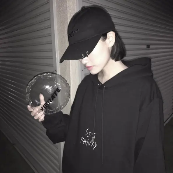 棒球帽買了沒？韓國超夯「街頭品牌 VIBRATE」連 CL 都溺愛不已！
