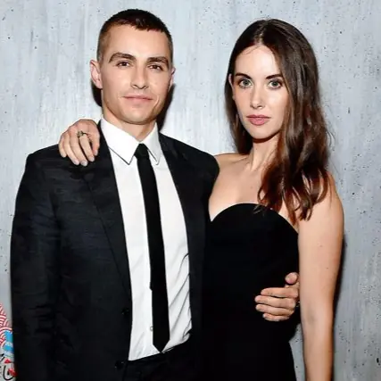 又一個養眼鮮肉死會了！Dave Franco 跟《單身啪啪啪》愛莉森布里秘密結婚了