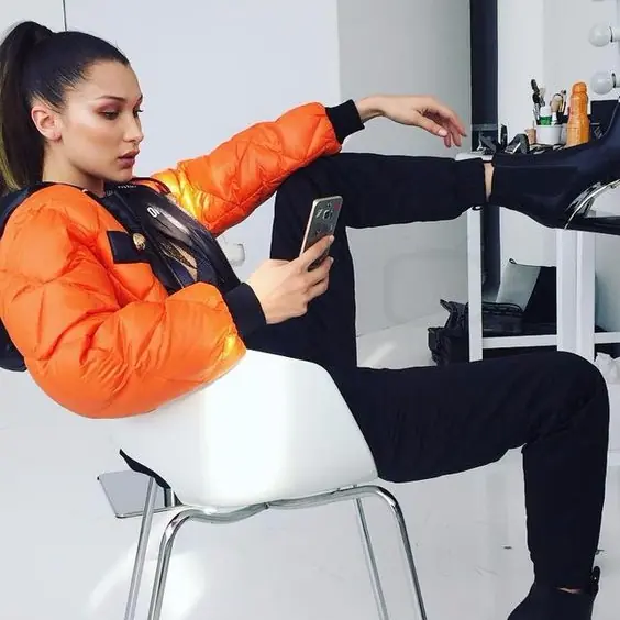 #StyleFile：只要你細心留意 Bella Hadid 的街拍造型，就會發現她比姐姐更懂穿搭！