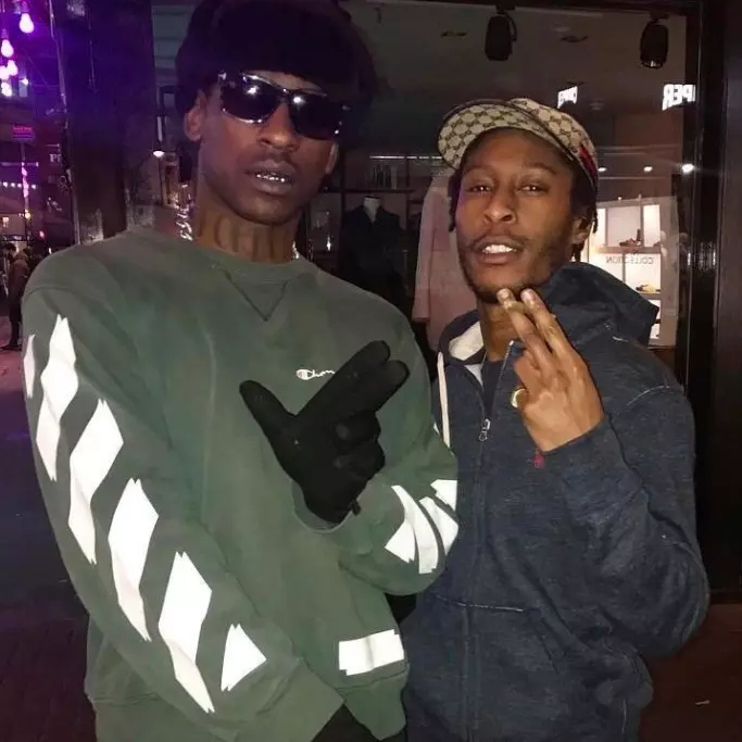 這聯名我超可以！OFF-WHITE x Champion 歌手 Skepta 搶先著用？實體照流出！