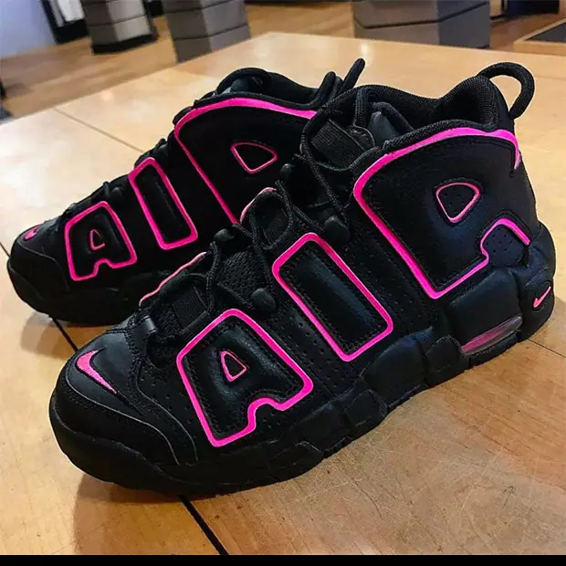 黑白 OG 鞋款太中性？！ 潮流女神最愛的 Air More Uptempo「誘惑粉」配色來了
