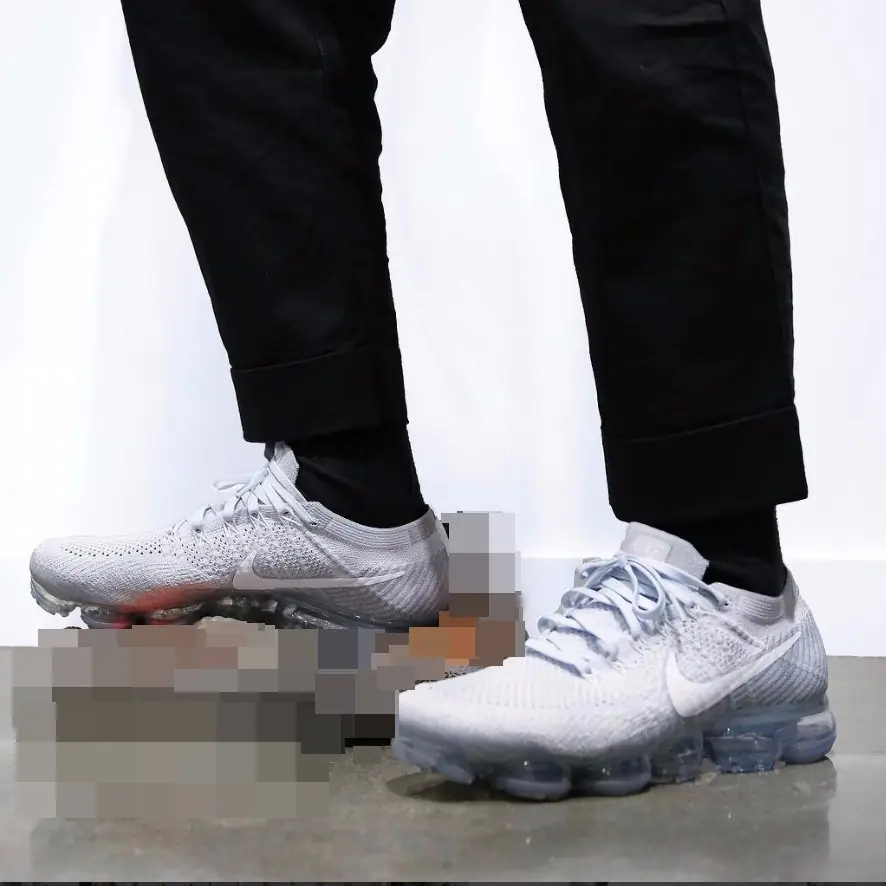 有錢就是任性，超狂鞋迷炫 Vapor Max 竟直接把「這雙」淘汰踩在腳下！