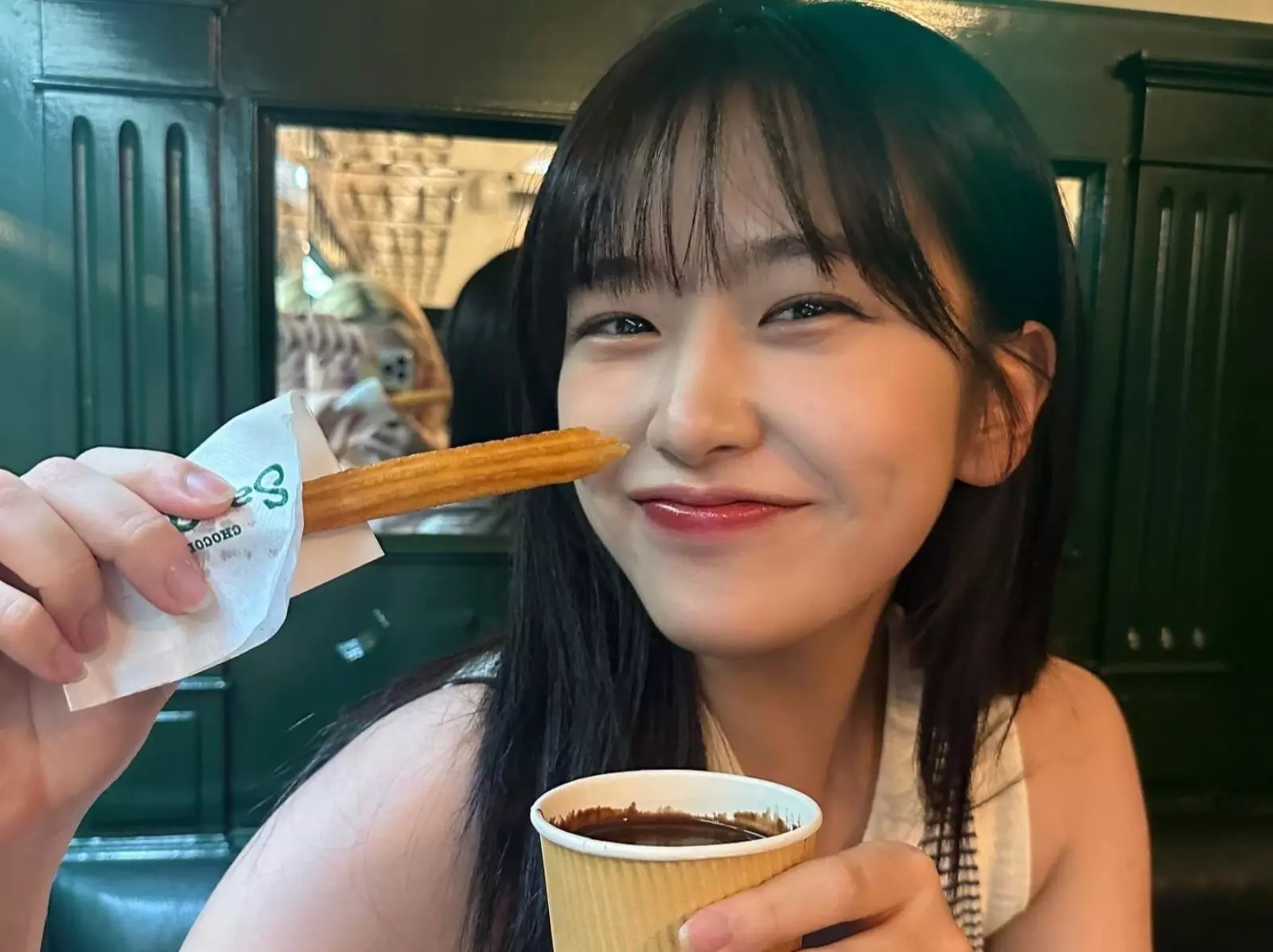 韓國 10 位「笑眼女星」：NewJeans Hanni、IVE 安兪眞、IU 李知恩⋯一個眼神就秒殺！