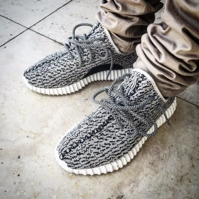 美國男子花 750 元美金網上購買 Yeezy Boost 350 鞋款　收到貨後不爭氣的笑了！