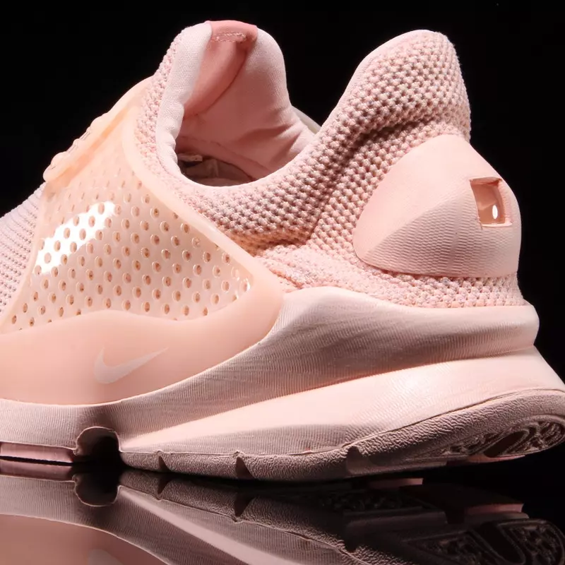 整個春天讓妳踩在腳下！少女必收 Nike Sock Dart 「北極粉」