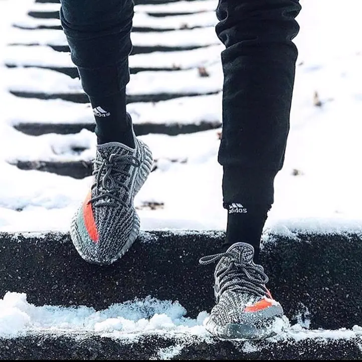 先別急著買炒價！YEEZY V2 灰橘傳將再度「變種」回歸！