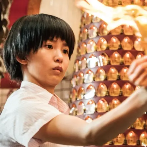 老了就變《魔法阿嬤》！相隔 19 年再出「靈媒劇情」　特搜 3 點《通靈少女》有望奪獎主因