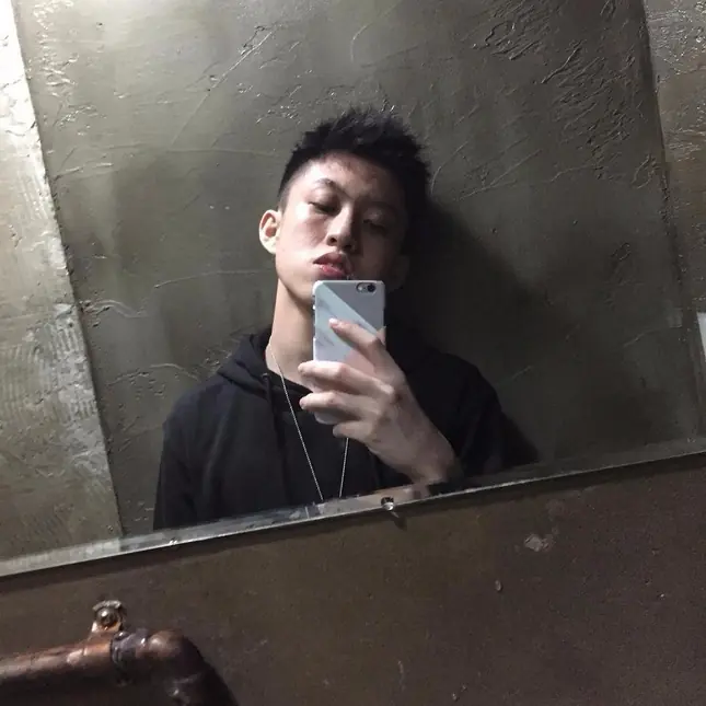 上星期在台灣嗨，這星期在印度嗨！黃爪與 Rich Chigga 合作　嘻哈、電音「最兇」碰撞！